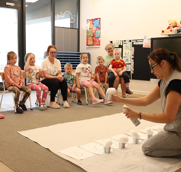 Od 2018 roku mieszka i pracuje w Polsce. Od 2022 roku wraz z mężem prowadzi dwa przedszkola integracyjno-terapeutyczne Pani Wiaderko w Chojnicach. 